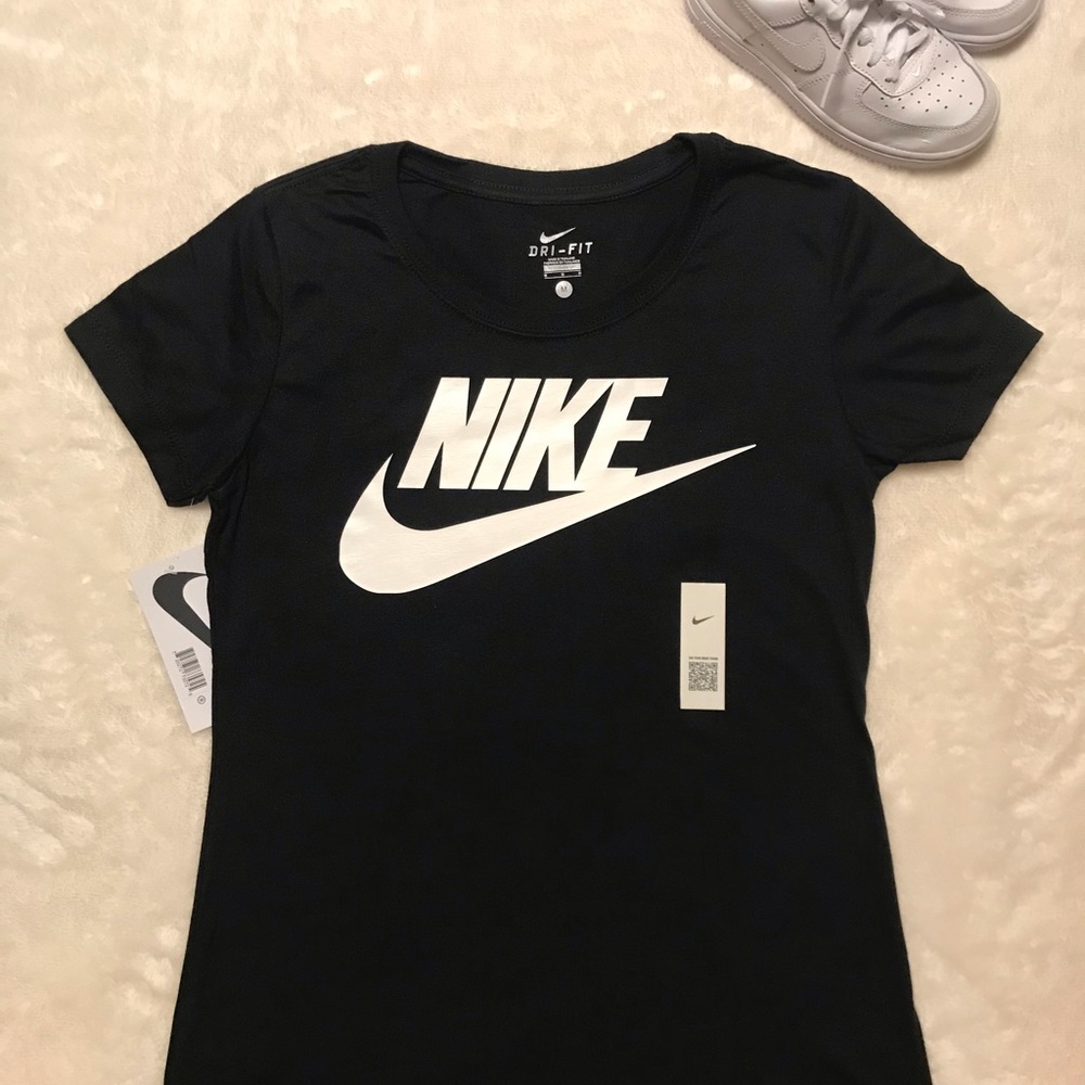 Nike women’s T-Shirt. Sizes XXS XS S M L